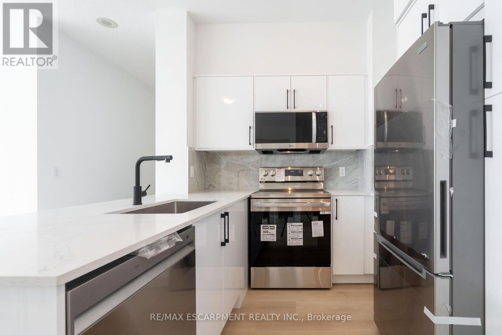 Photo 24 of 303 2230 Lake Shore Boulevard W, Toronto ON