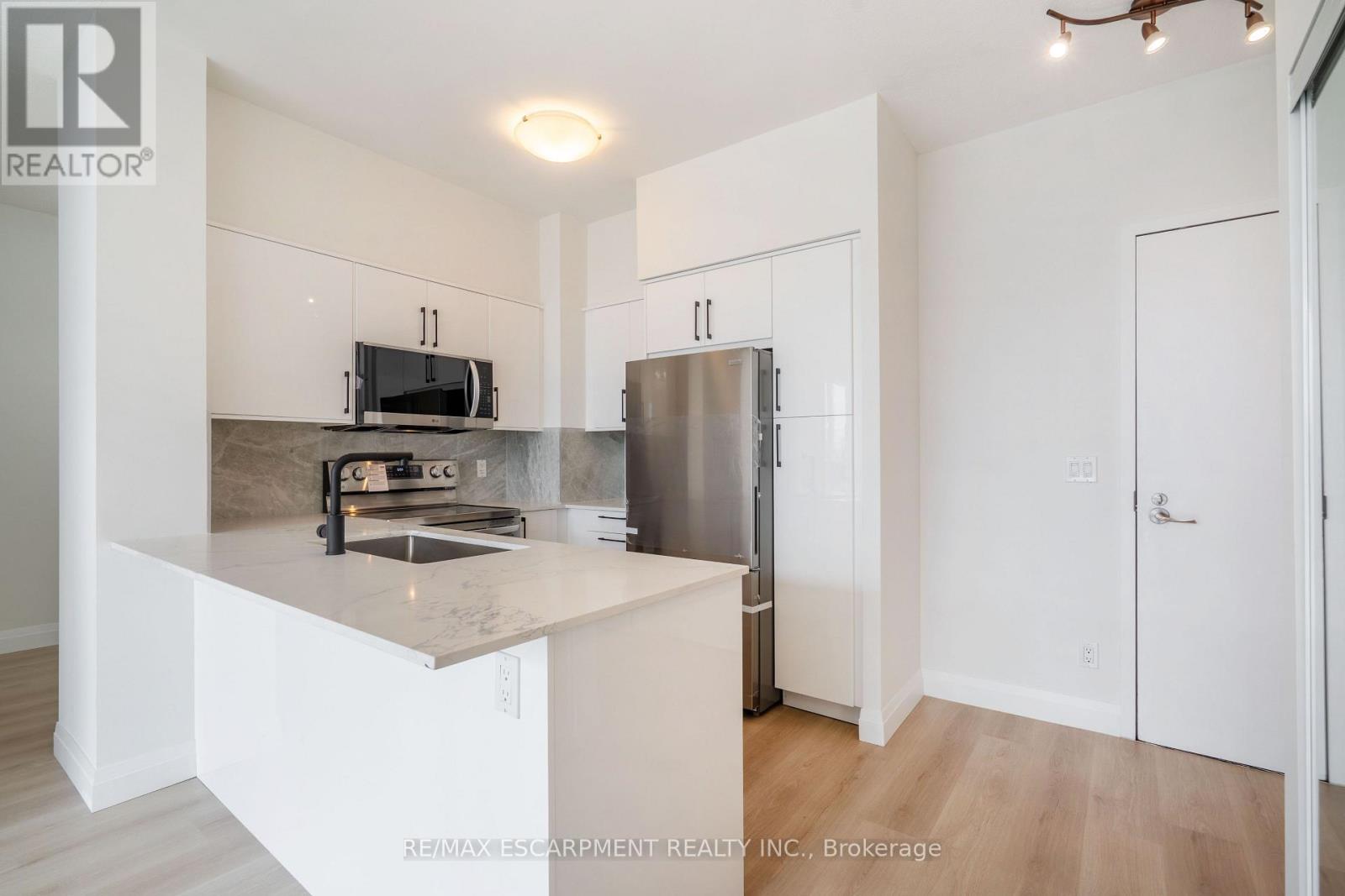 Photo 7 of 303 2230 Lake Shore Boulevard W, Toronto ON