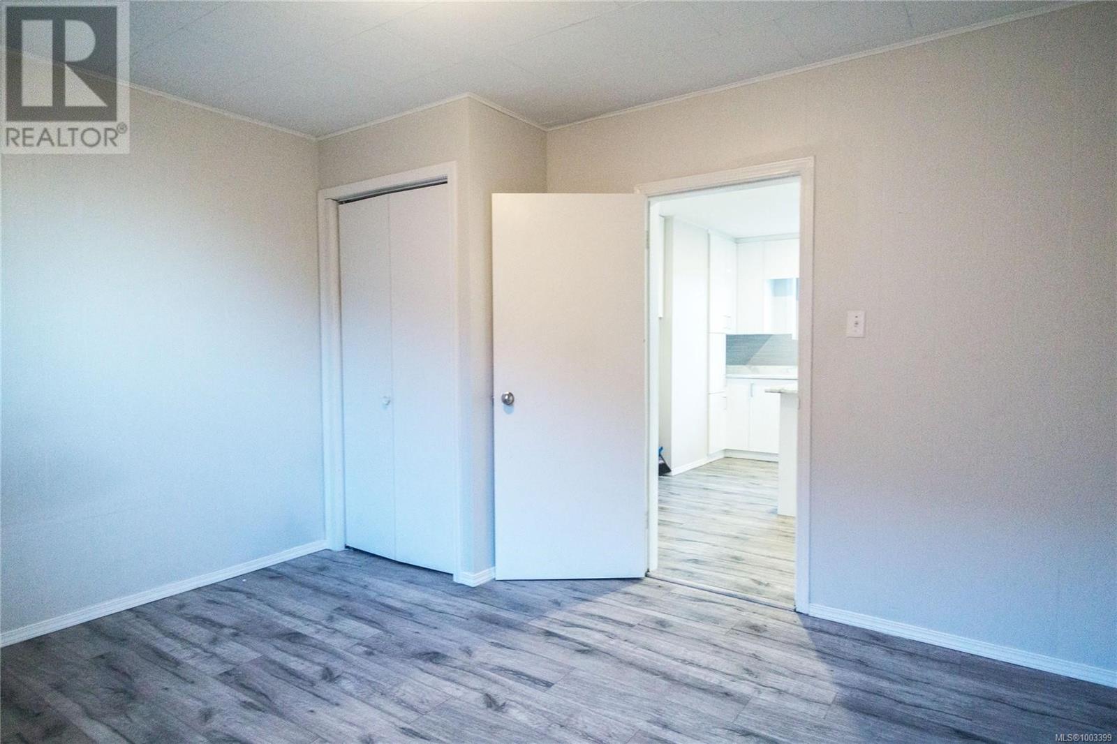 Photo 5 of 18 Gillespie St S, Nanaimo BC