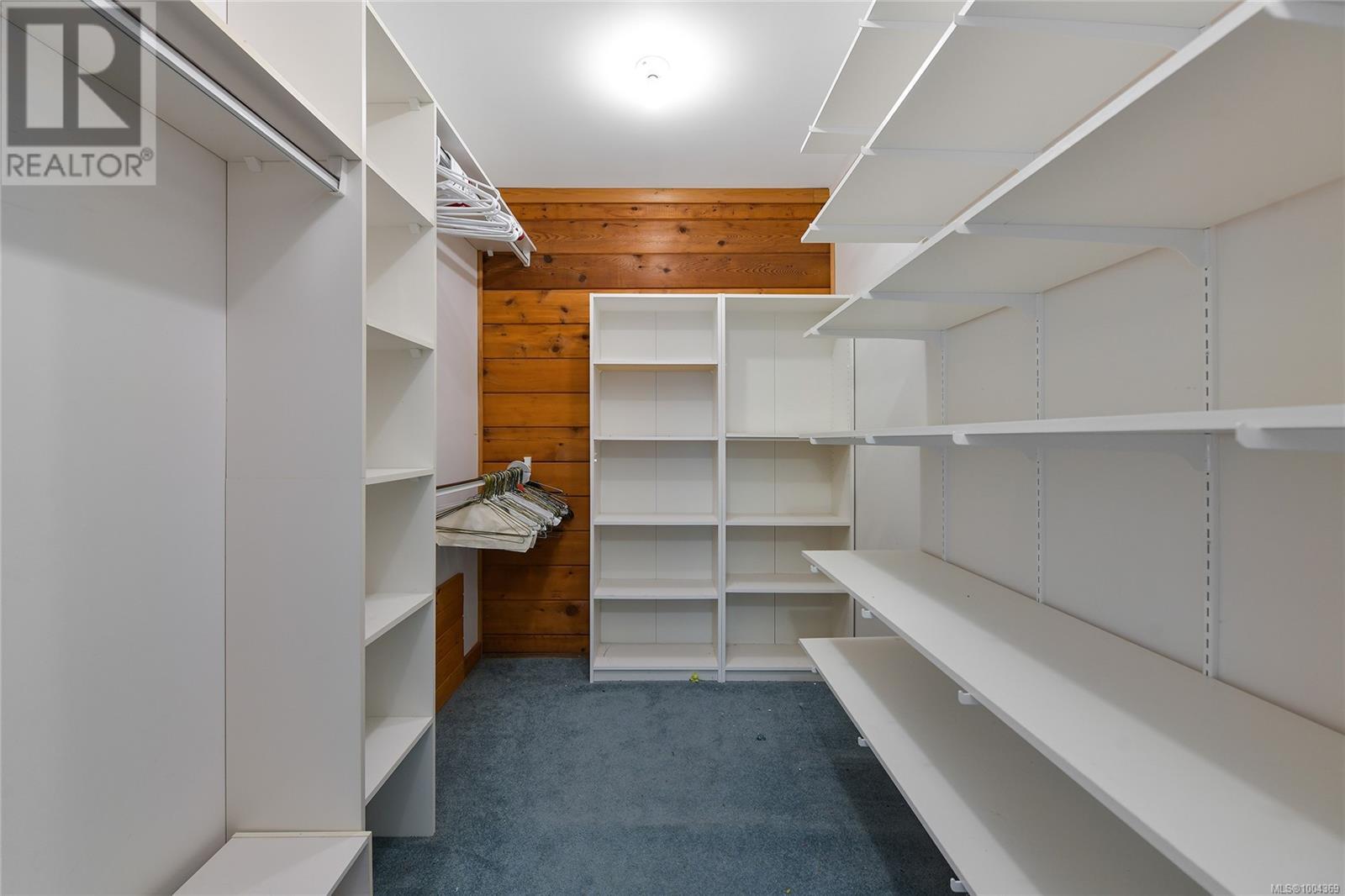  330 East West Road, Mayne Island