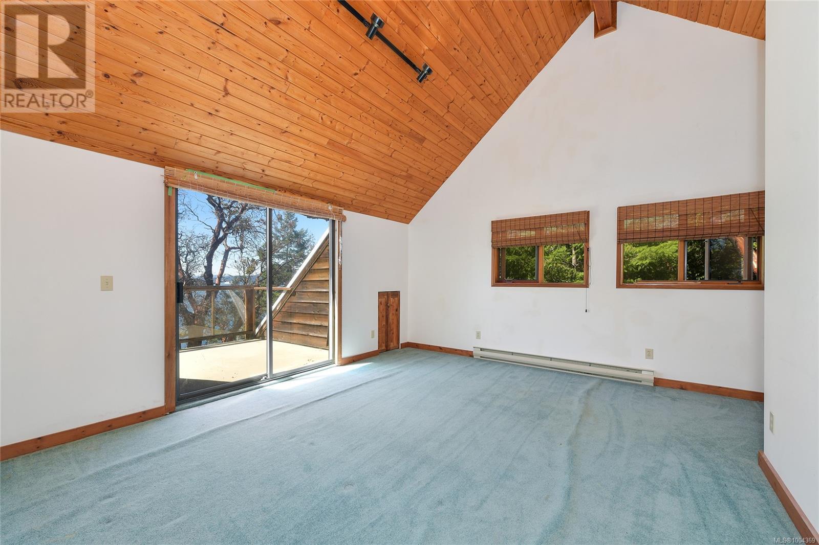  330 East West Road, Mayne Island