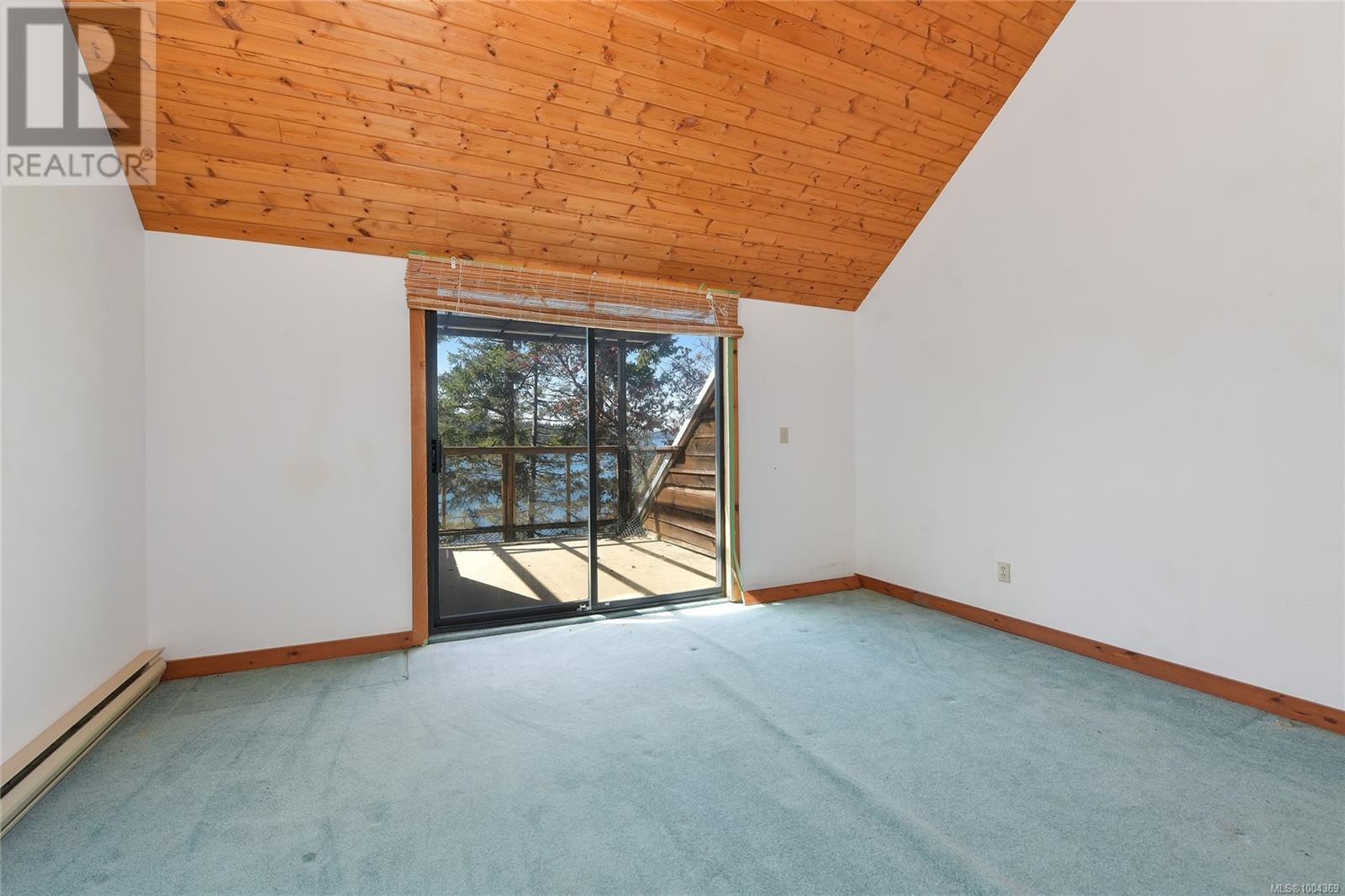  330 East West Road, Mayne Island