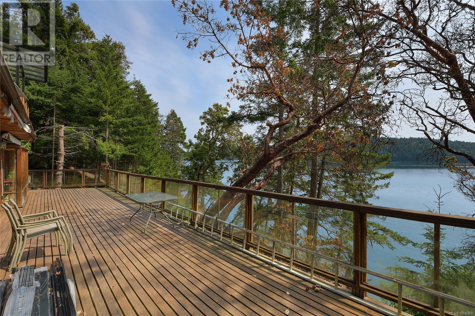  330 East West Road, Mayne Island