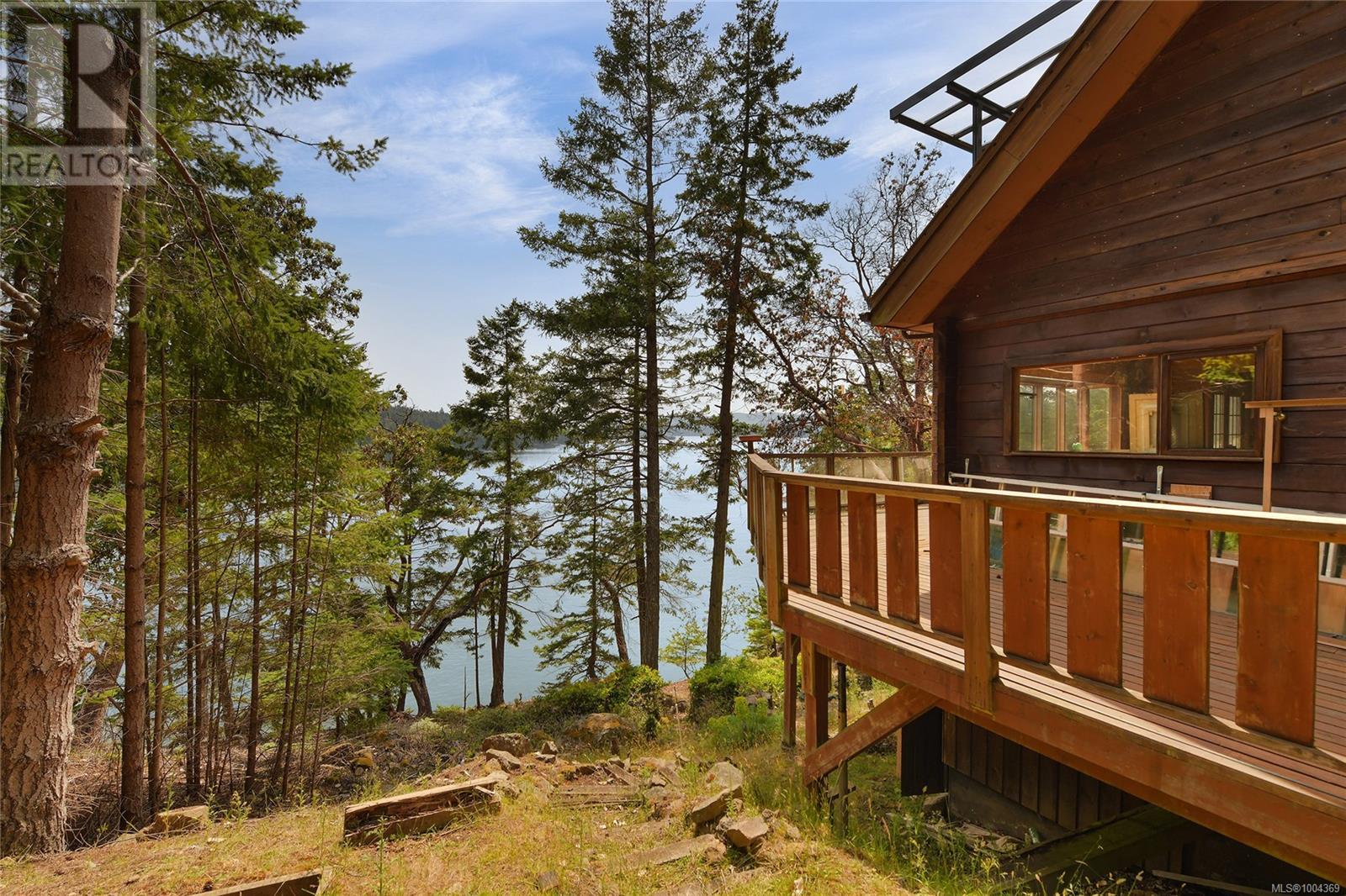  330 East West Road, Mayne Island
