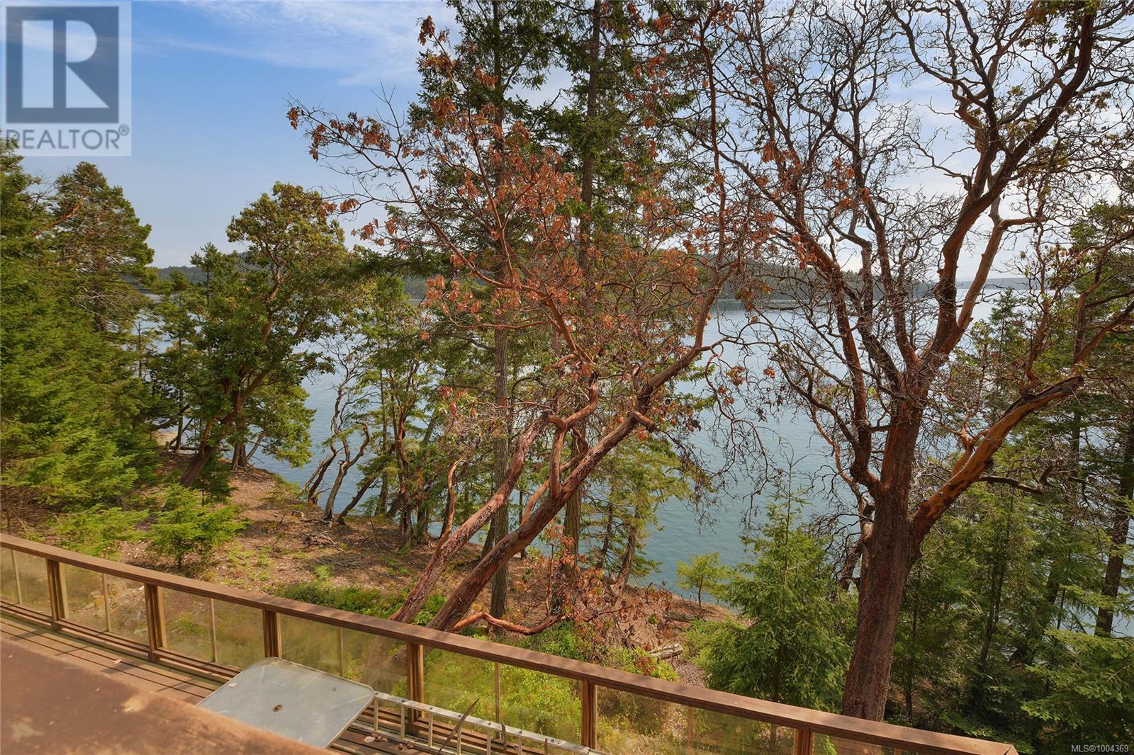  330 East West Road, Mayne Island