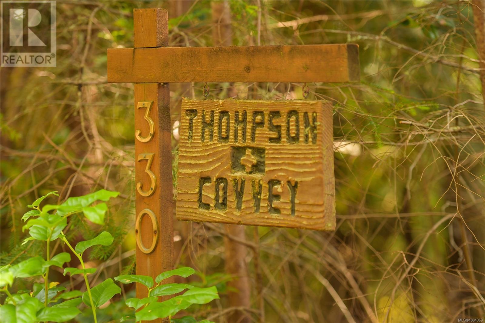  330 East West Road, Mayne Island