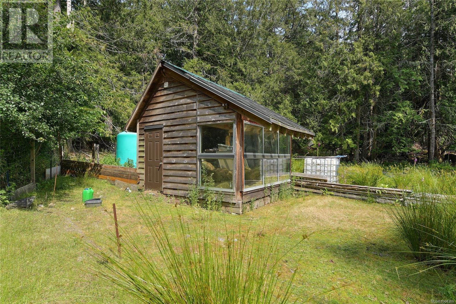  330 East West Road, Mayne Island