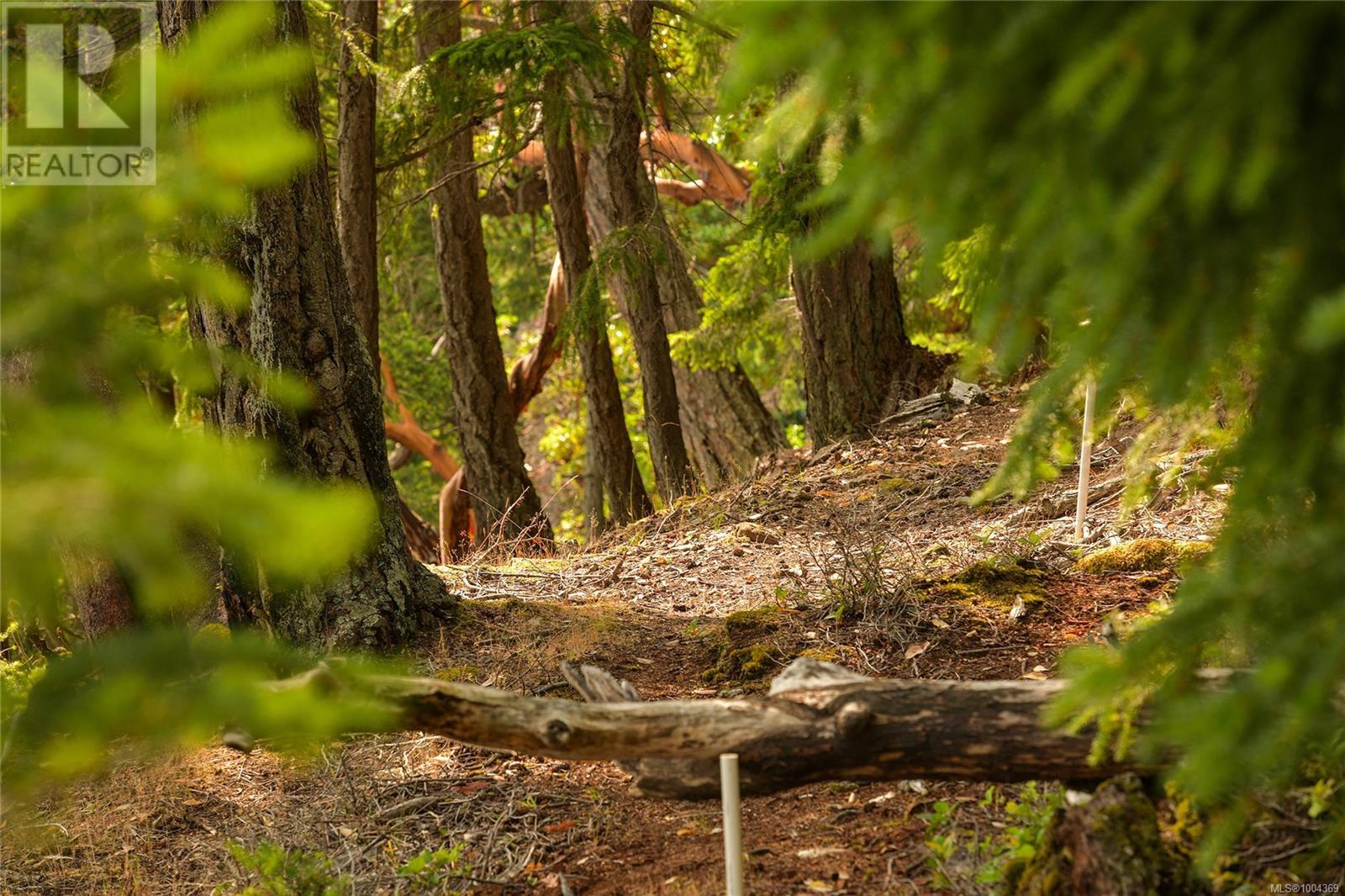  330 East West Road, Mayne Island