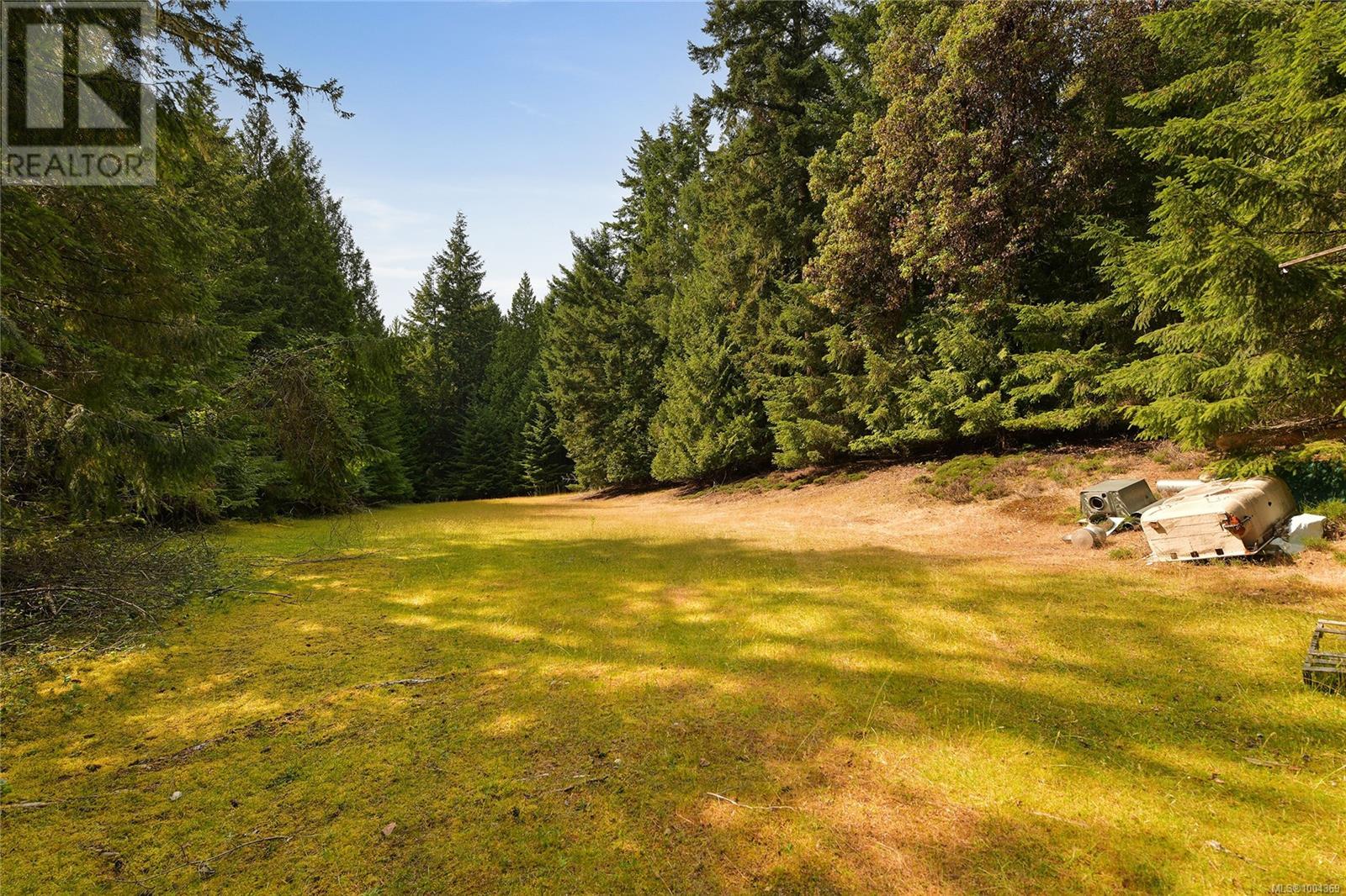  330 East West Road, Mayne Island