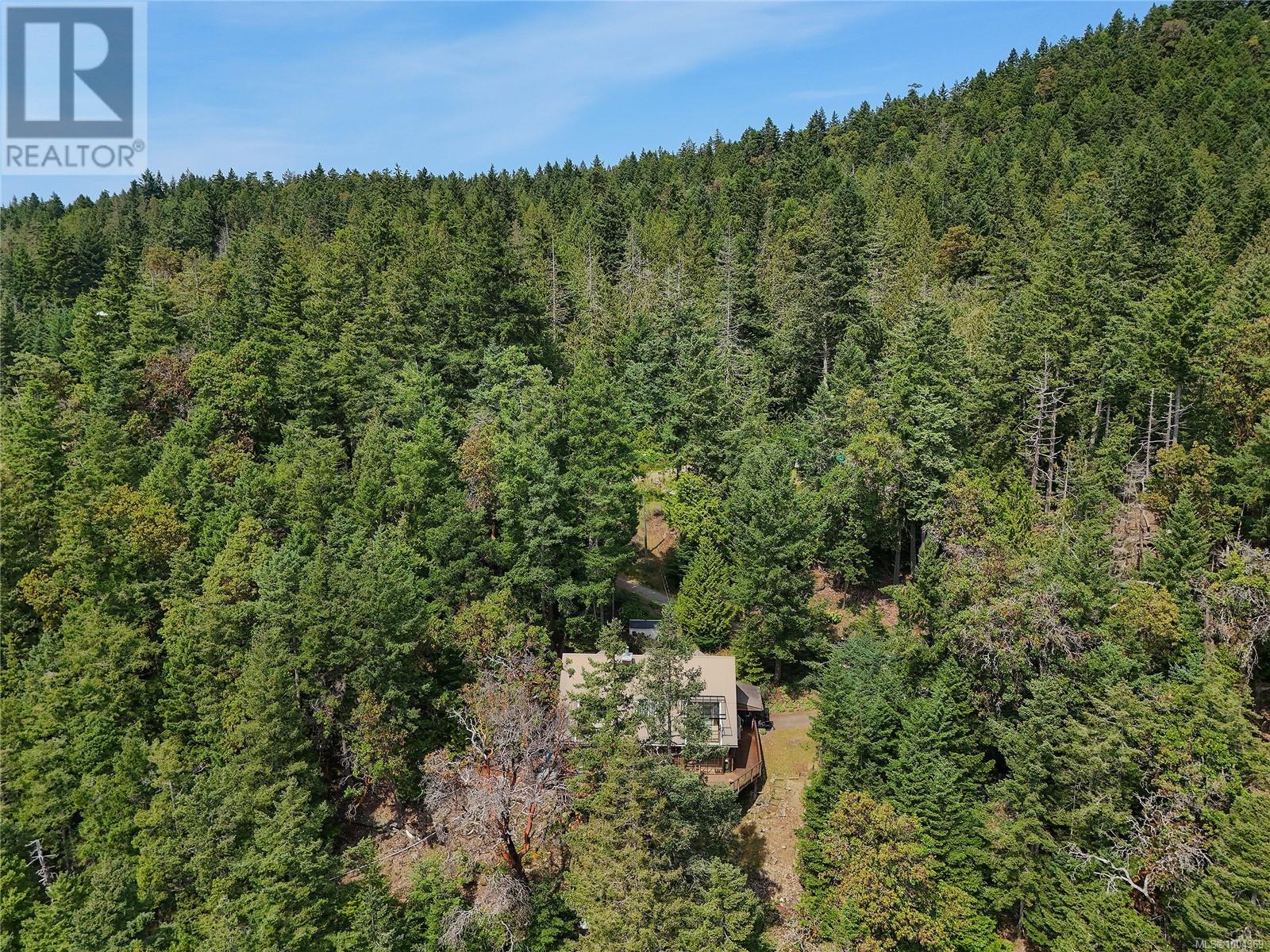  330 East West Road, Mayne Island