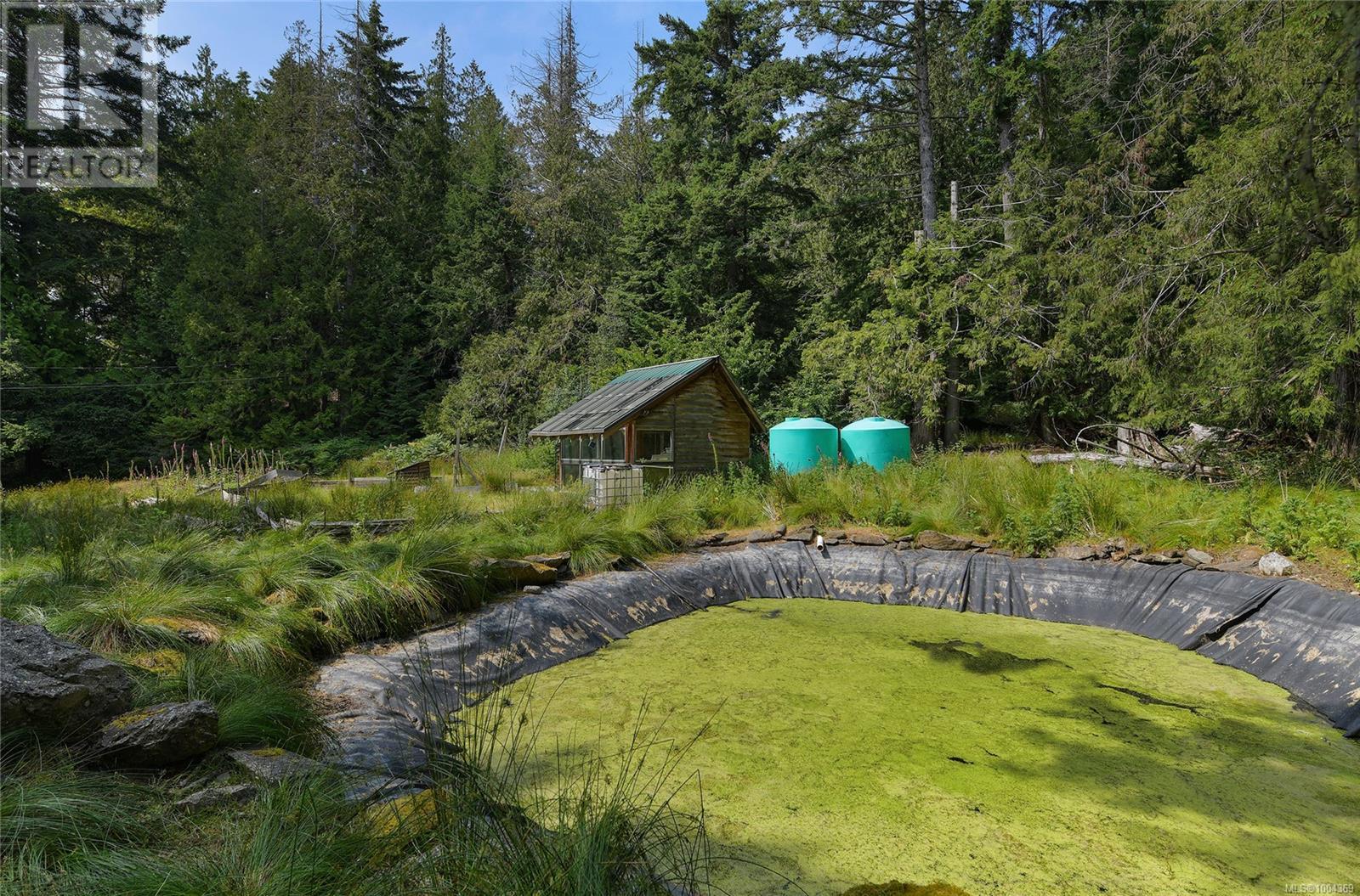  330 East West Road, Mayne Island