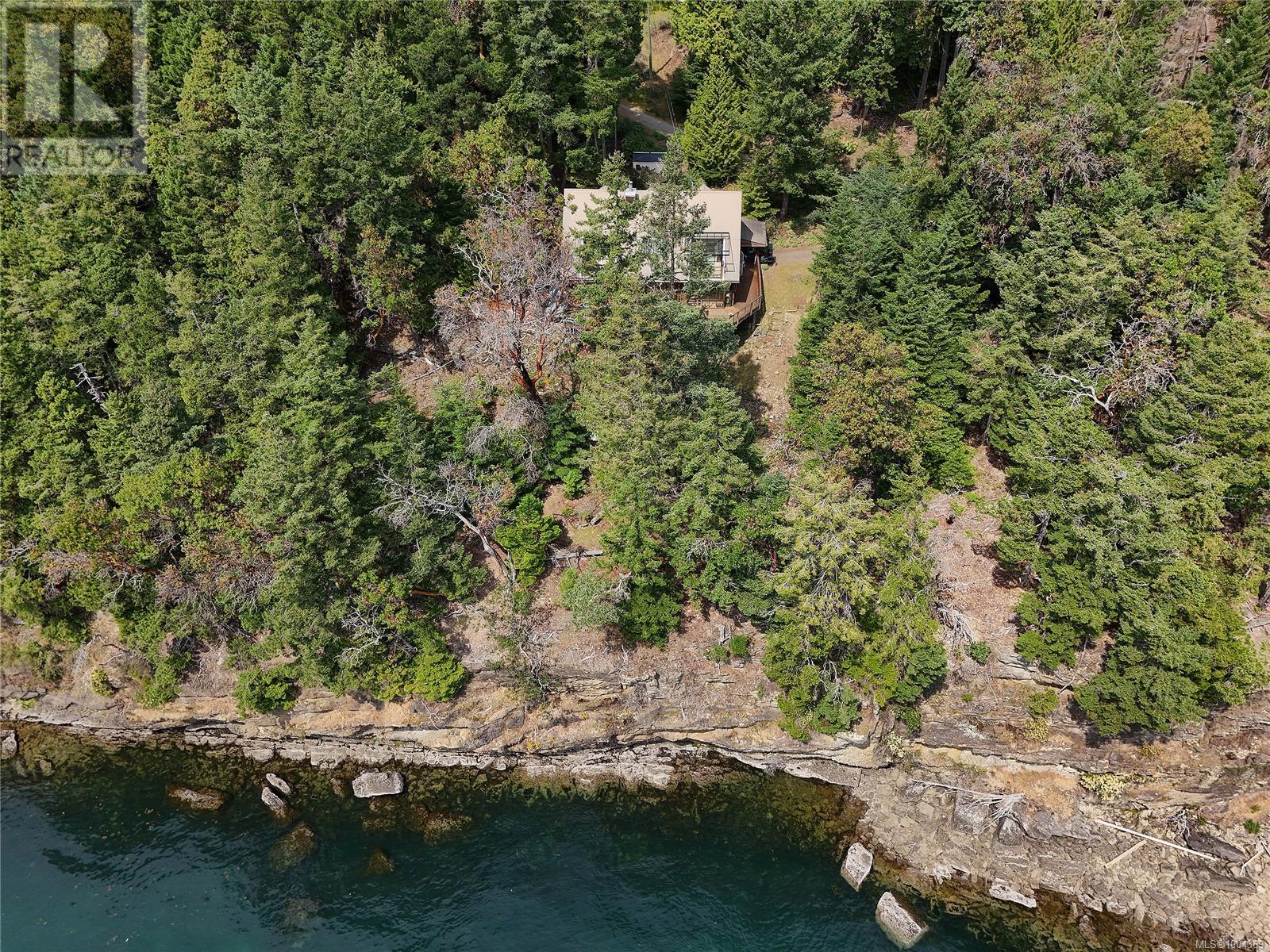  330 East West Road, Mayne Island