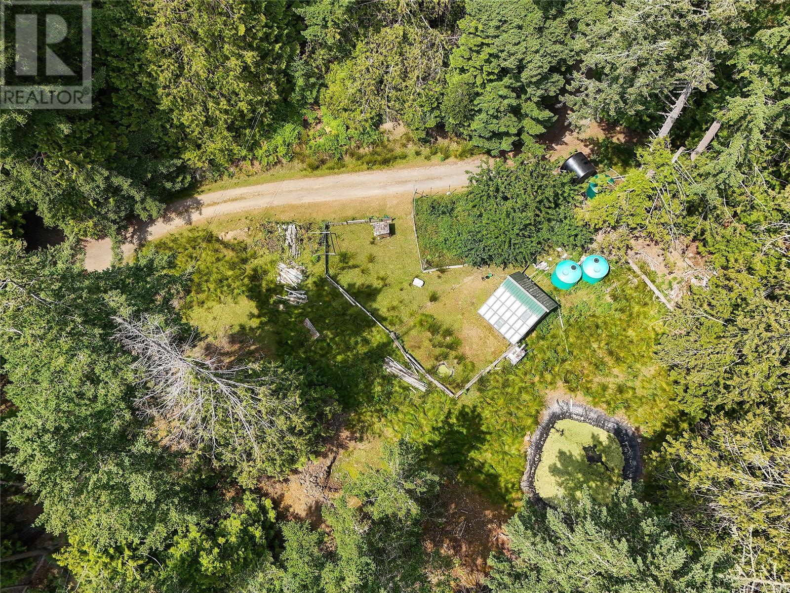  330 East West Road, Mayne Island