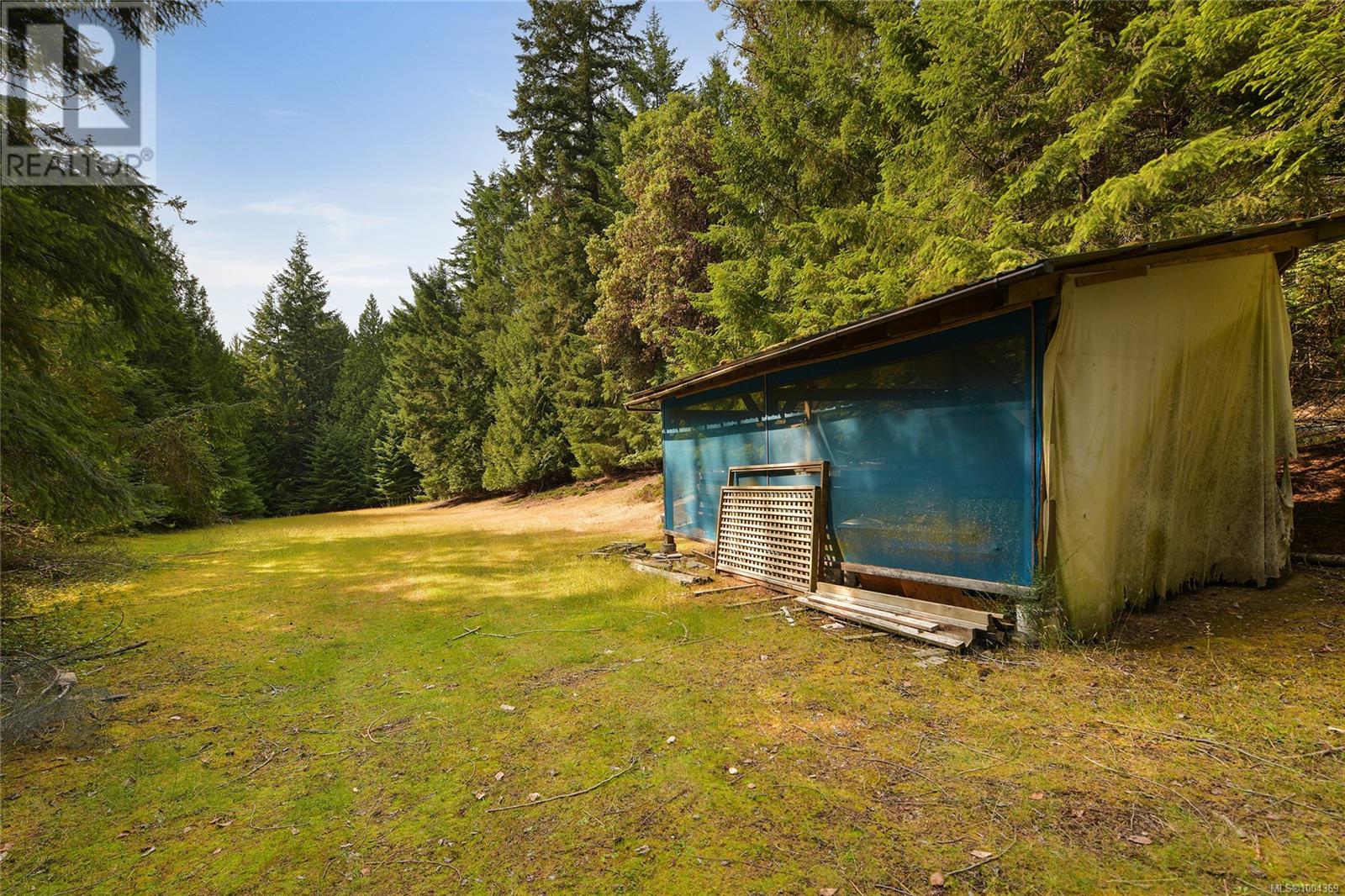  330 East West Road, Mayne Island