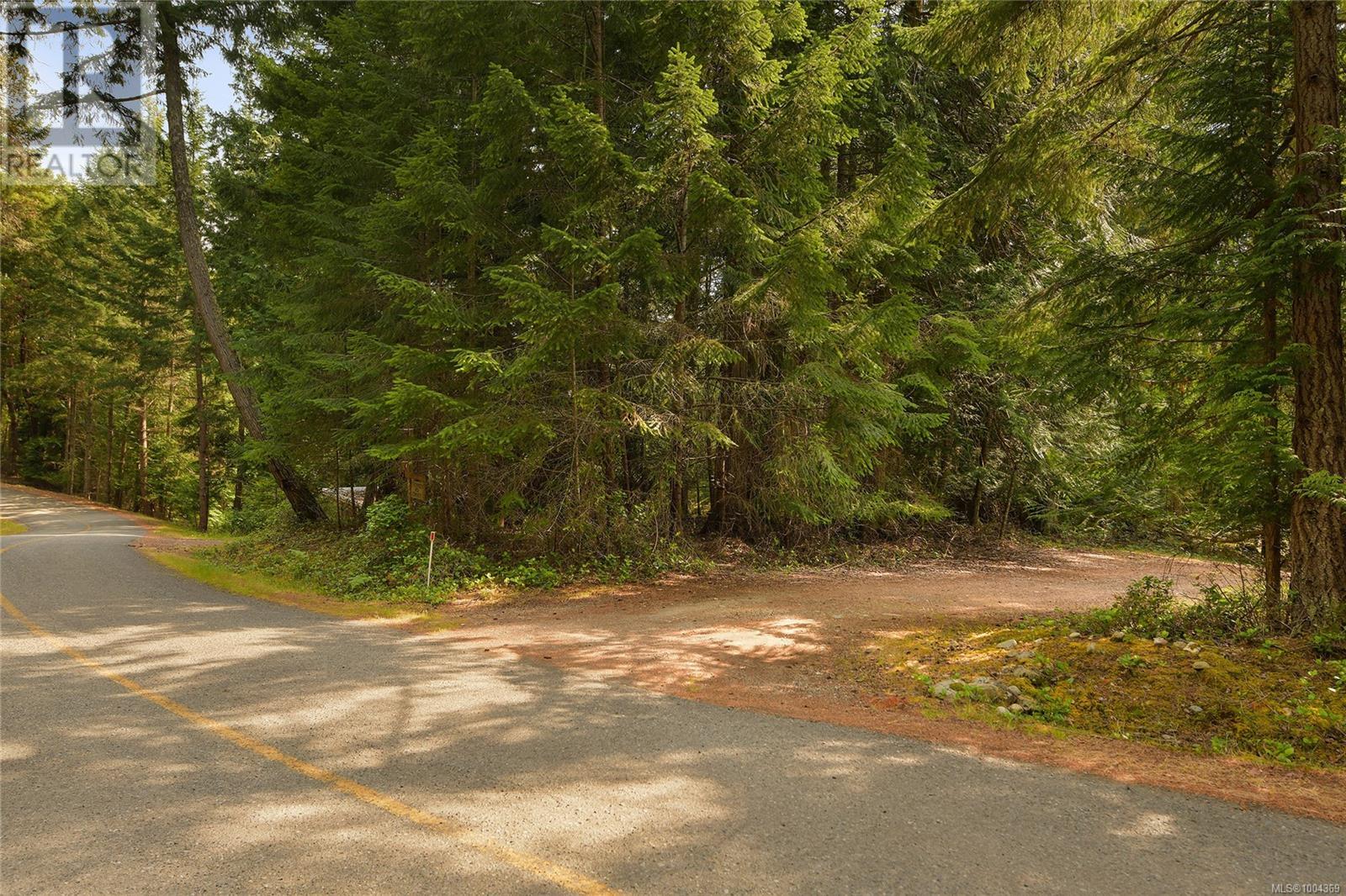 330 East West Road, Mayne Island