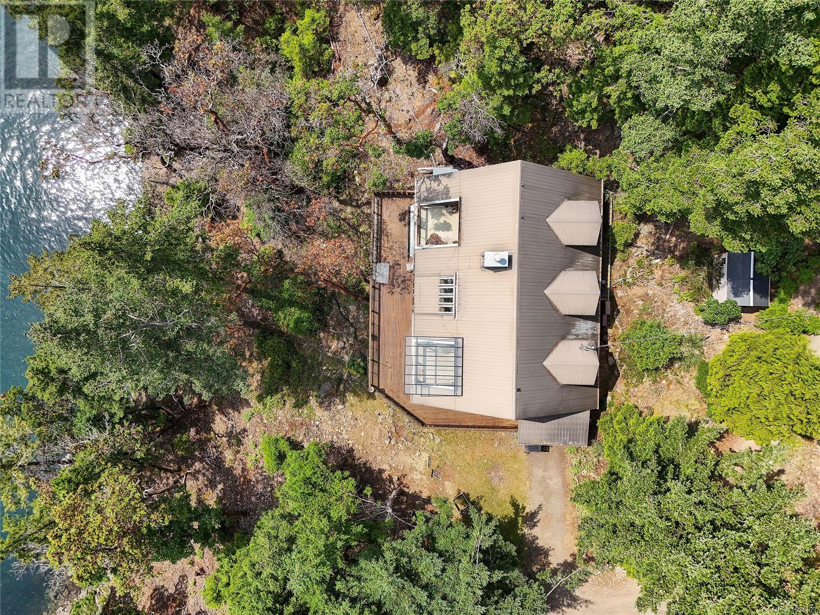  330 East West Road, Mayne Island