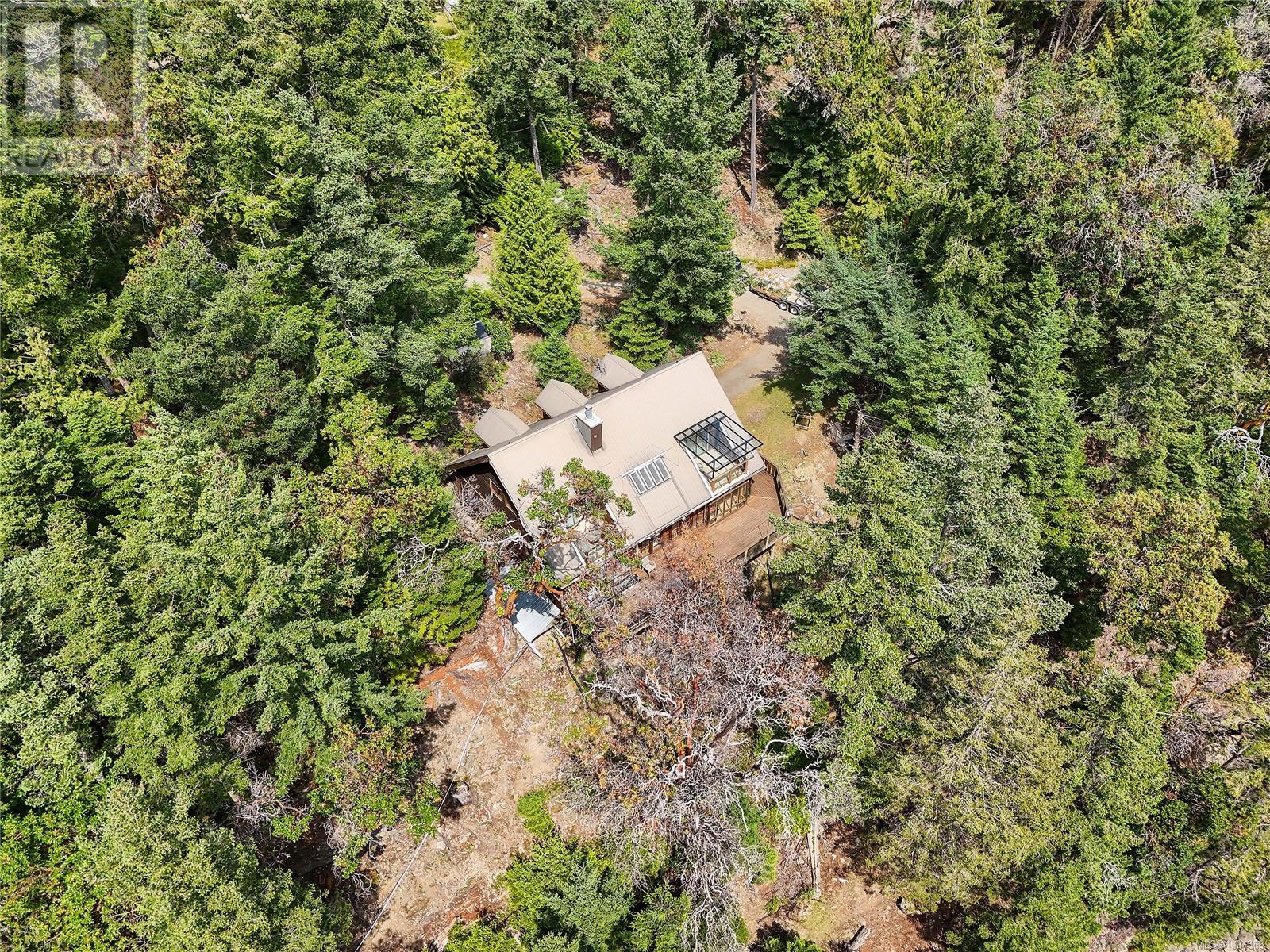  330 East West Road, Mayne Island