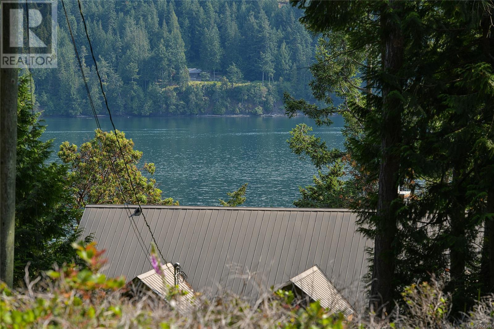  330 East West Road, Mayne Island