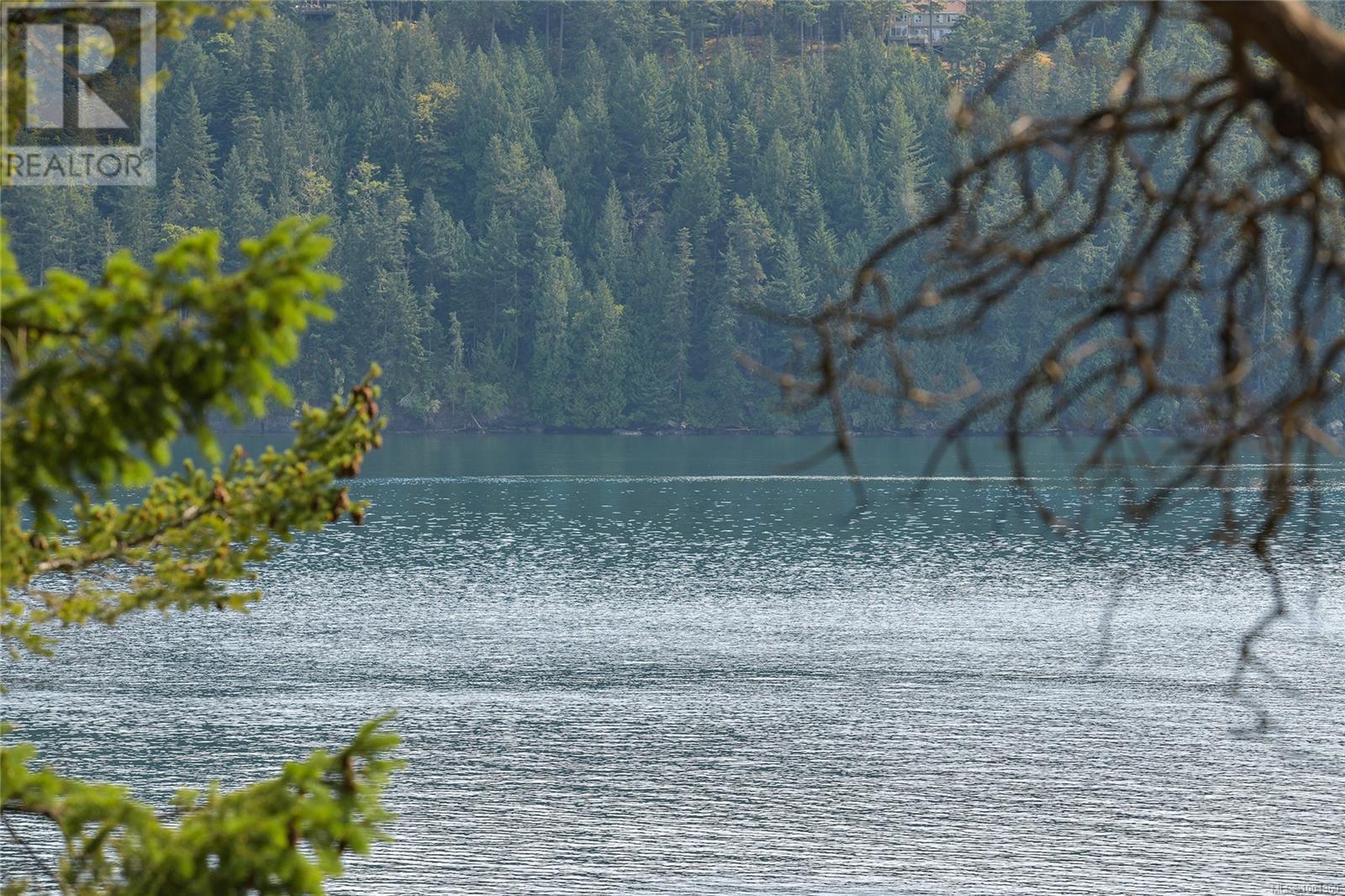  330 East West Road, Mayne Island
