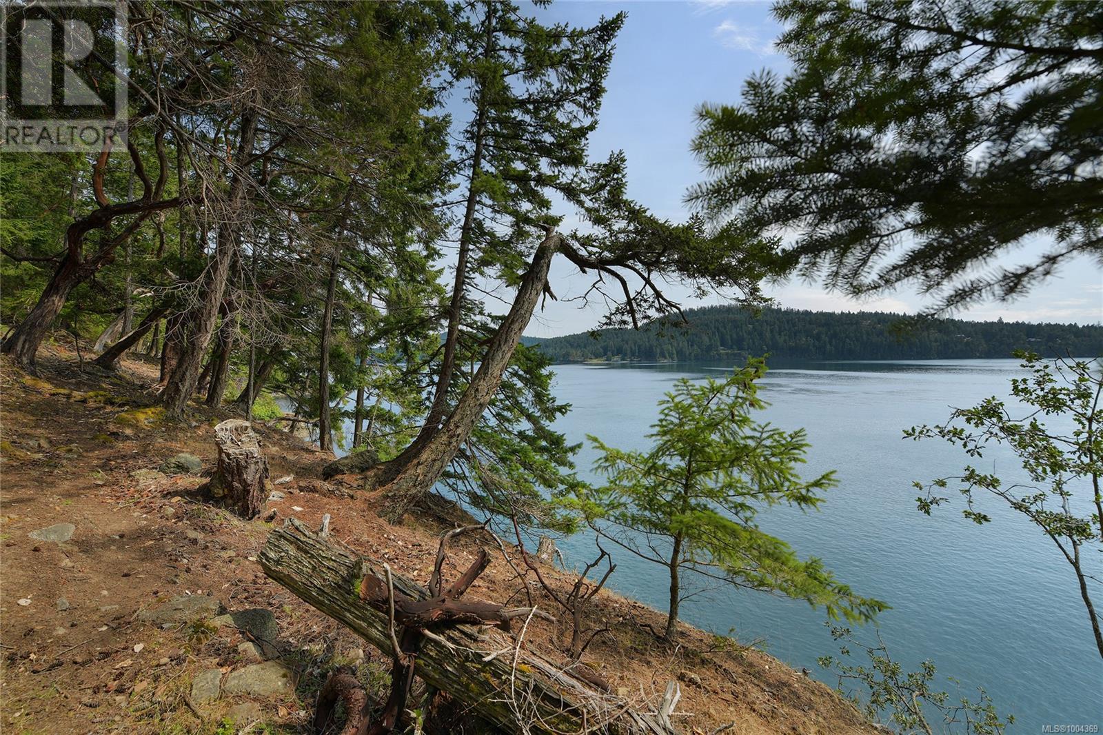  330 East West Road, Mayne Island