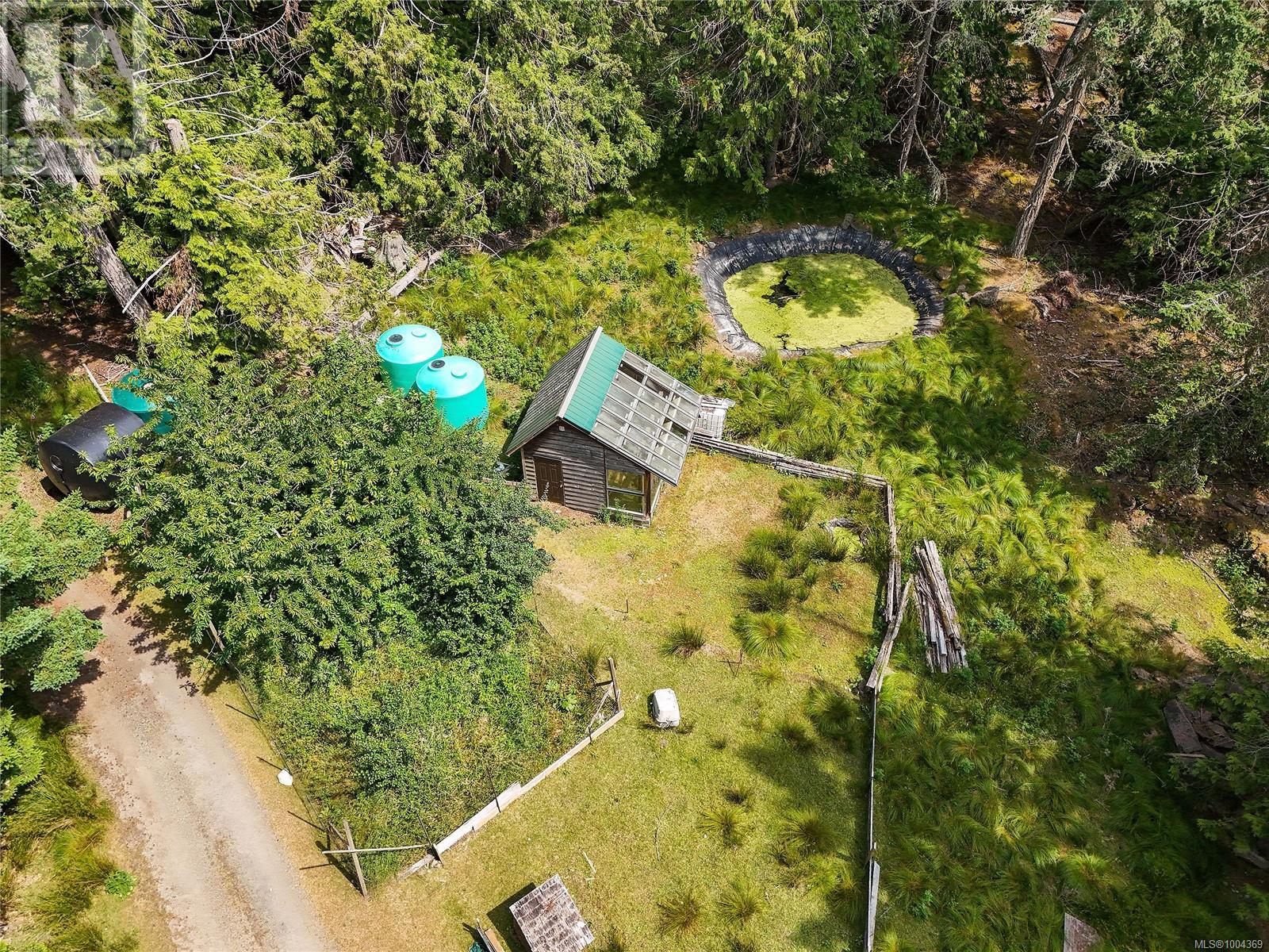  330 East West Road, Mayne Island