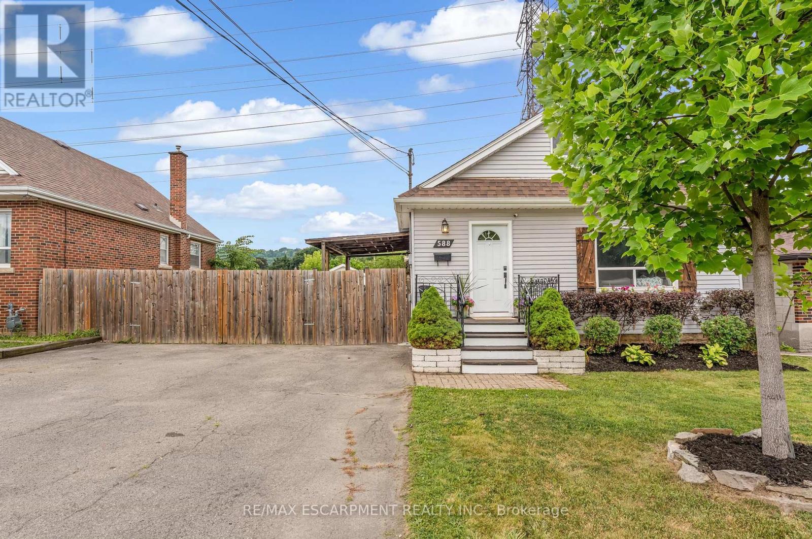 Single Family House for Sale in  COCHRANE ROAD Hamilton (Rosedale) 