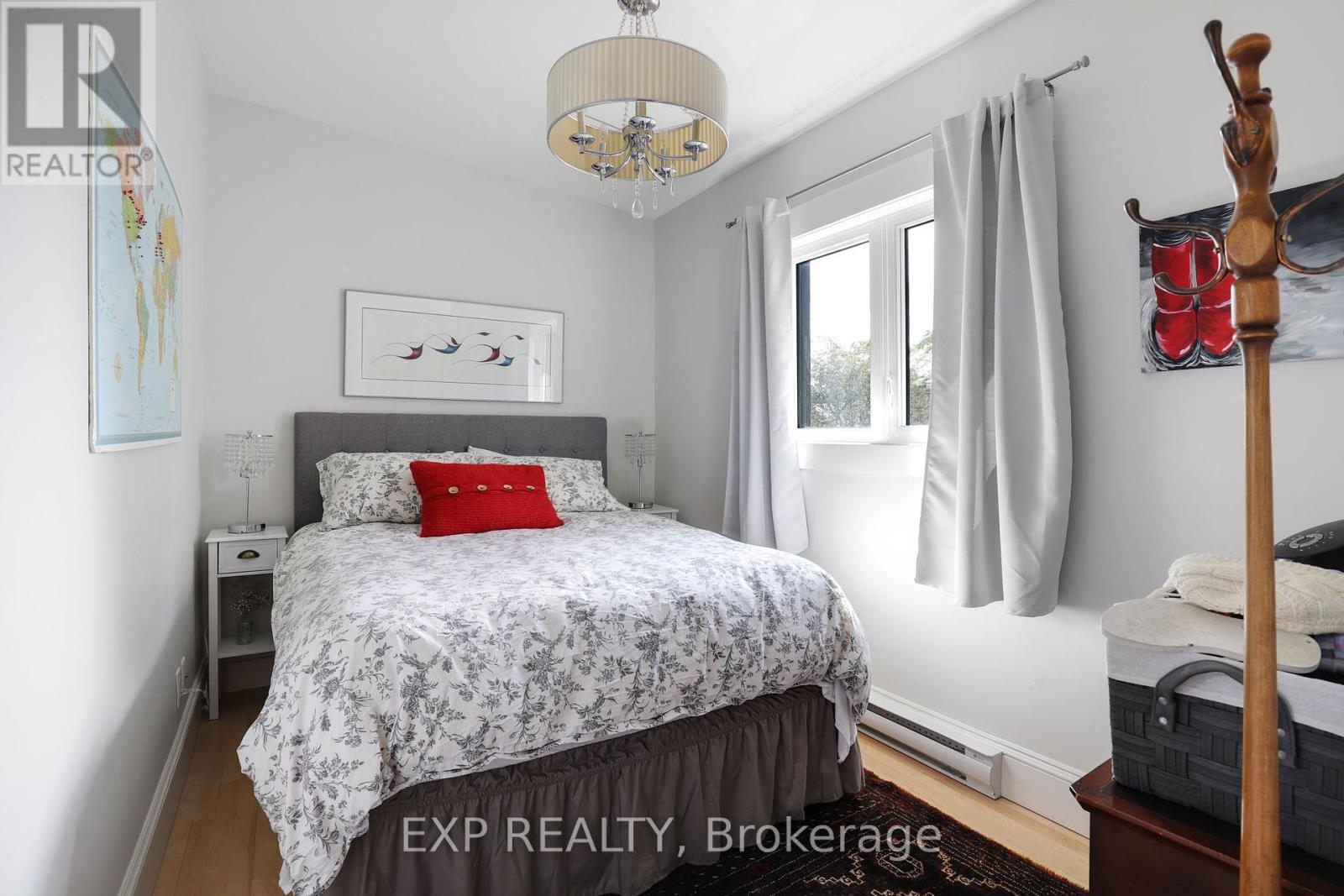 Photo 13 of 22 Delaware Avenue, Ottawa ON