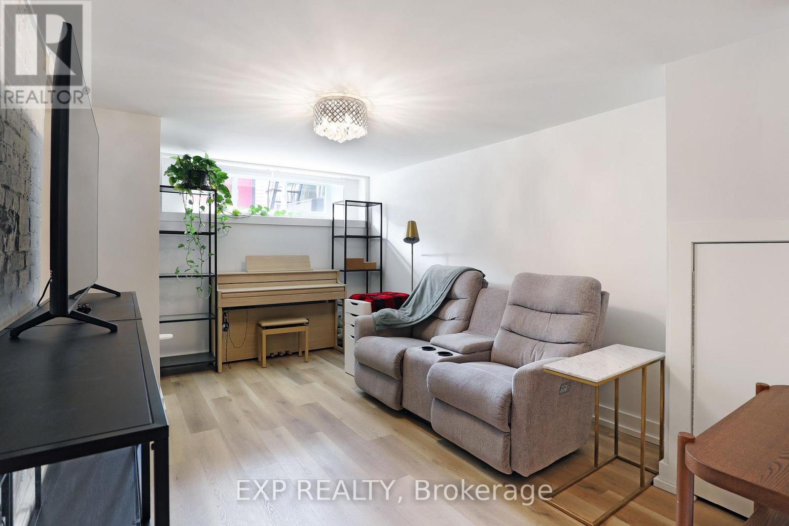 Photo 33 of 22 Delaware Avenue, Ottawa ON