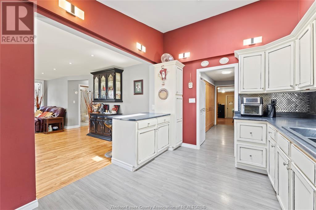 Photo 32 of 910 Jefferson Boulevard, Windsor ON