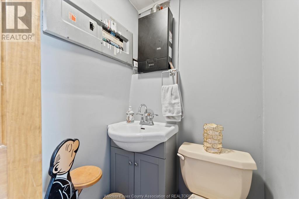 Photo 6 of 910 Jefferson Boulevard, Windsor ON