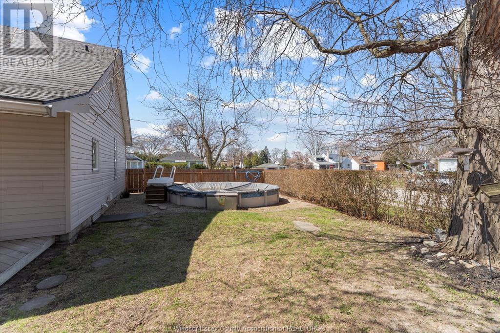 Photo 5 of 910 Jefferson Boulevard, Windsor ON