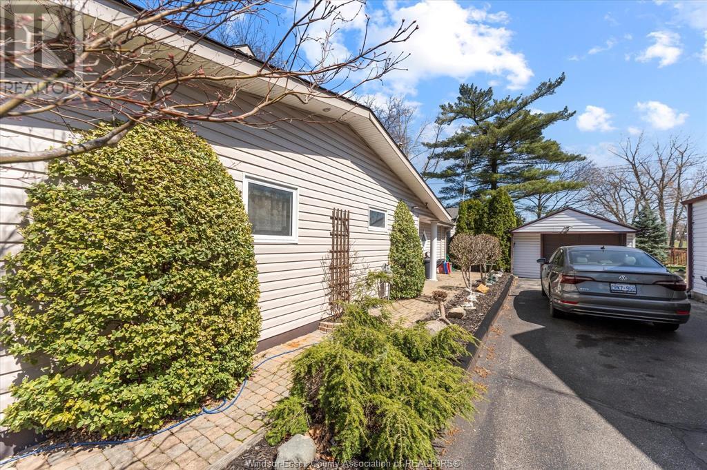 Photo 1 of 910 Jefferson Boulevard, Windsor ON