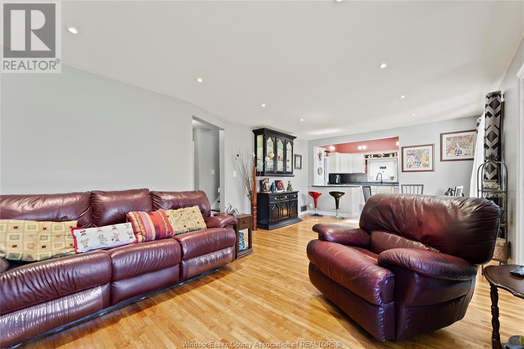 Photo 8 of 910 Jefferson Boulevard, Windsor ON