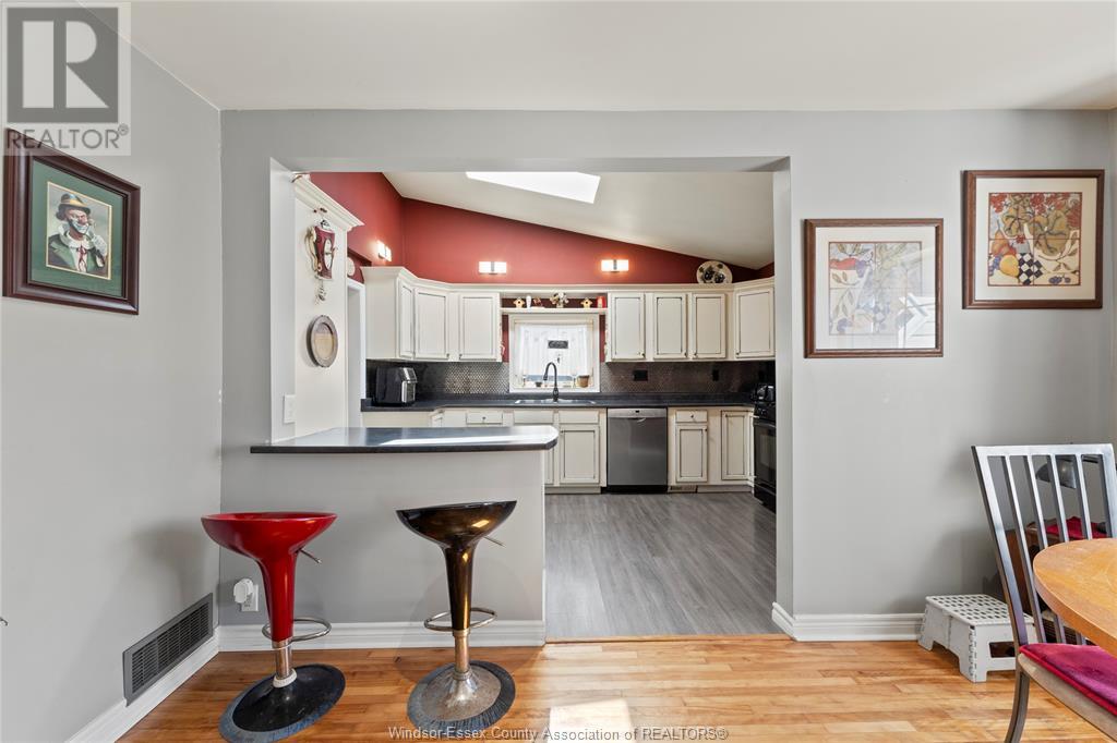 Photo 27 of 910 Jefferson Boulevard, Windsor ON