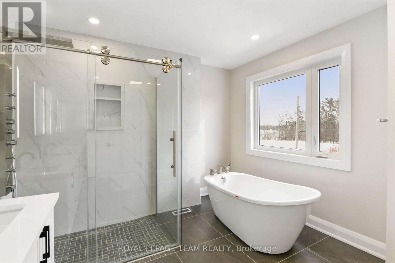 Photo 28 of 845 Melfa Crescent, Ottawa ON