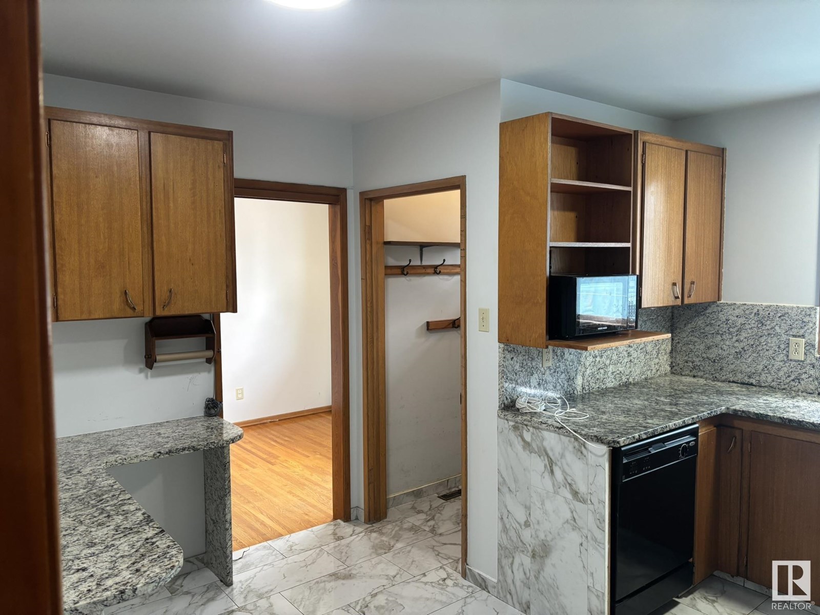 Photo 14 of 16603 95 Av Nw, Edmonton AB