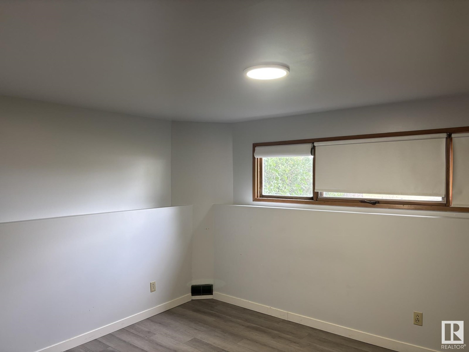 Photo 29 of 16603 95 Av Nw, Edmonton AB