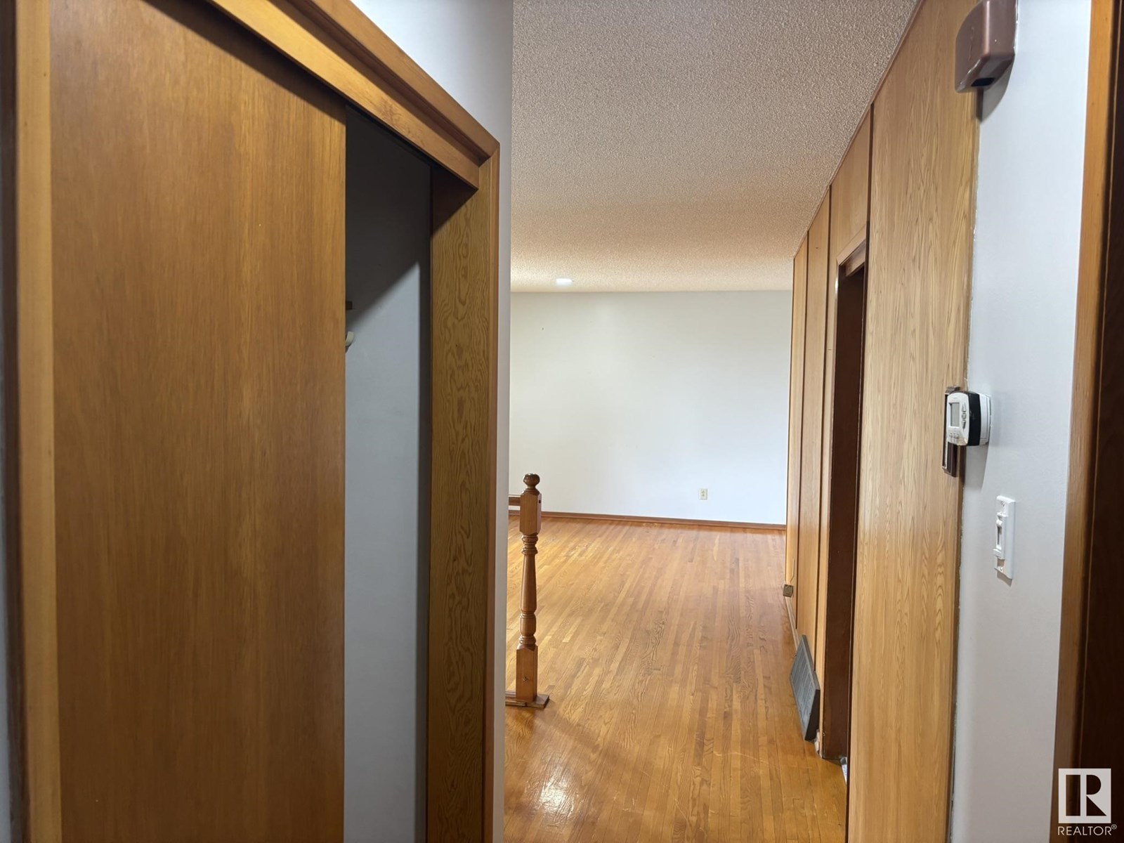 Photo 38 of 16603 95 Av Nw, Edmonton AB