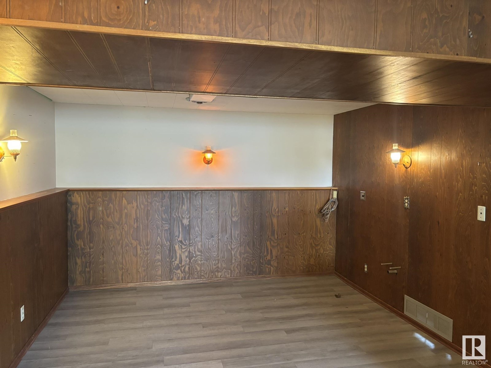 Photo 42 of 16603 95 Av Nw, Edmonton AB