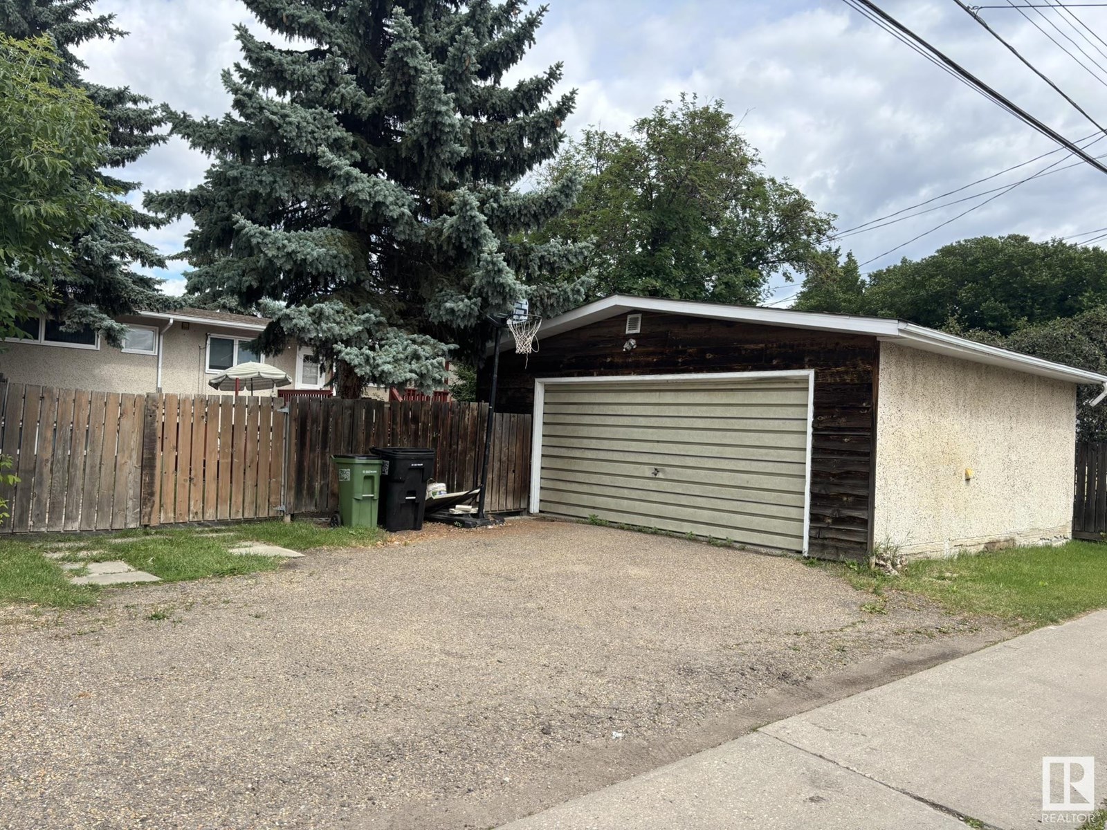 Photo 12 of 16603 95 Av Nw, Edmonton AB