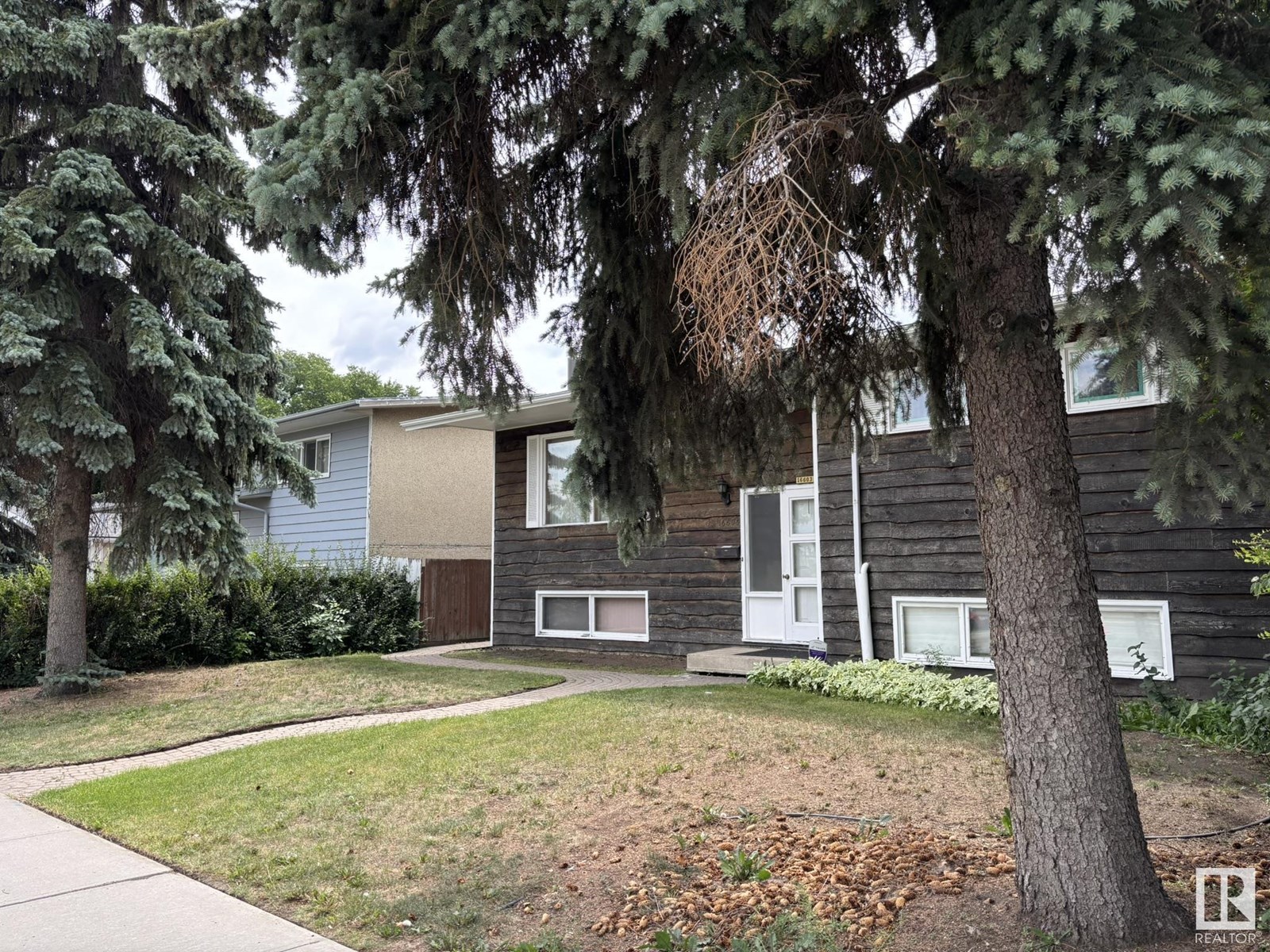 Photo 2 of 16603 95 Av Nw, Edmonton AB