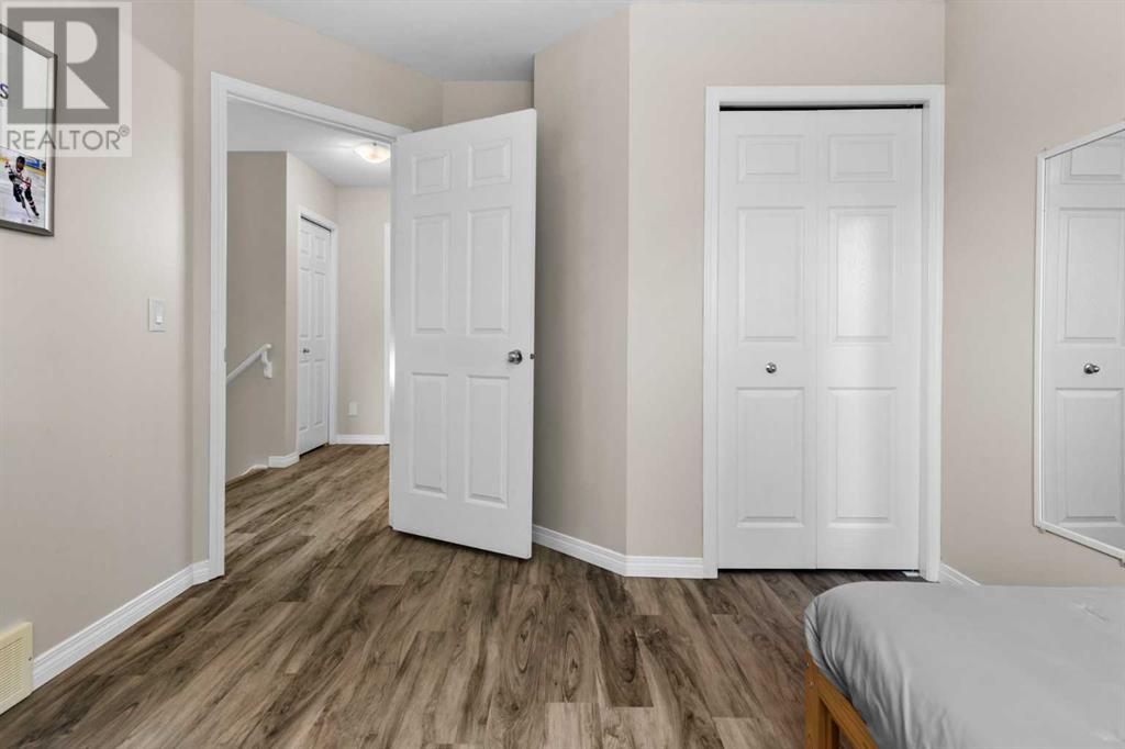 Single Family House for Sale in  Simcoe Place SW Signal Hill Calgary 