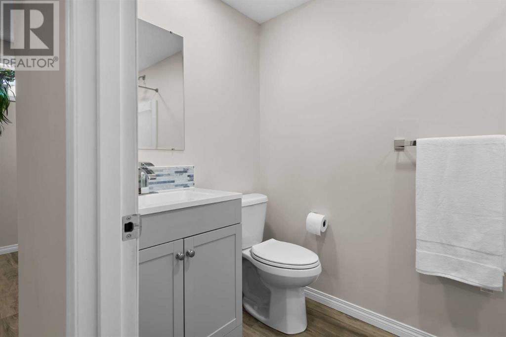 Single Family House for Sale in  Simcoe Place SW Signal Hill Calgary 