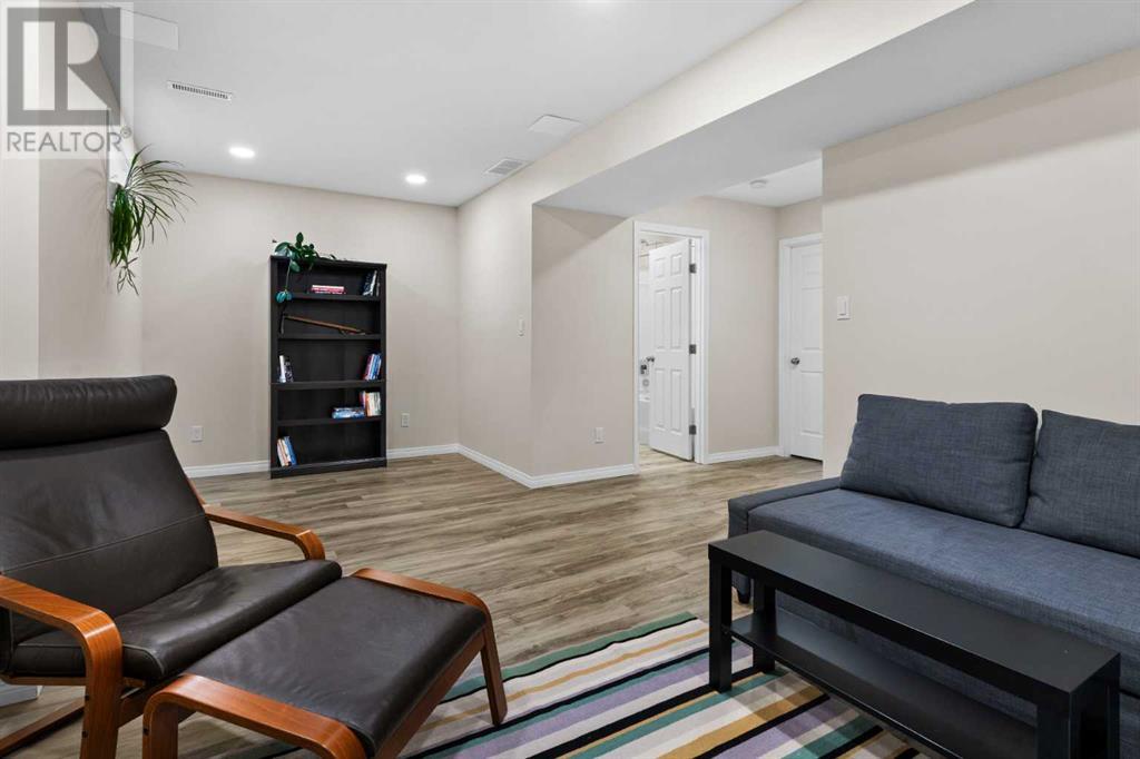 Single Family House for Sale in  Simcoe Place SW Signal Hill Calgary 