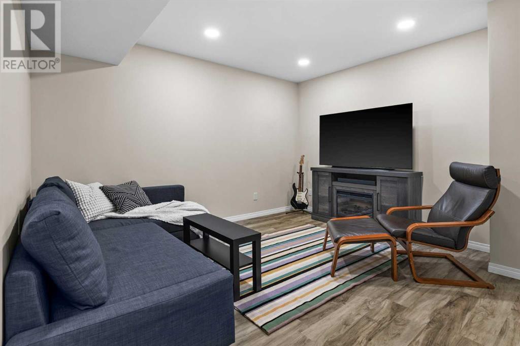 Single Family House for Sale in  Simcoe Place SW Signal Hill Calgary 
