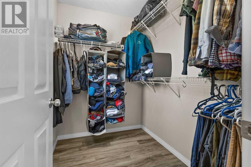 Single Family House for Sale in  Simcoe Place SW Signal Hill Calgary 