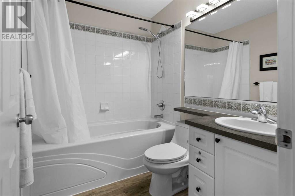 Single Family House for Sale in  Simcoe Place SW Signal Hill Calgary 