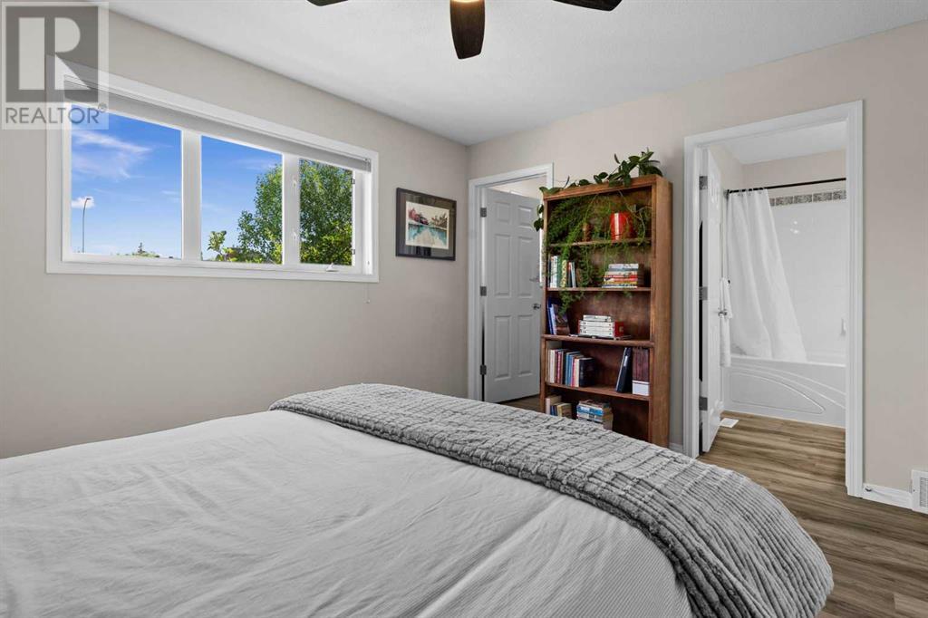 Single Family House for Sale in  Simcoe Place SW Signal Hill Calgary 