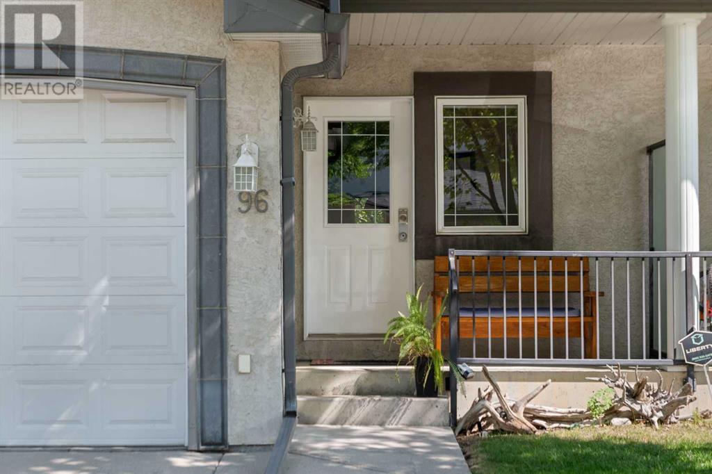 Single Family House for Sale in  Simcoe Place SW Signal Hill Calgary 