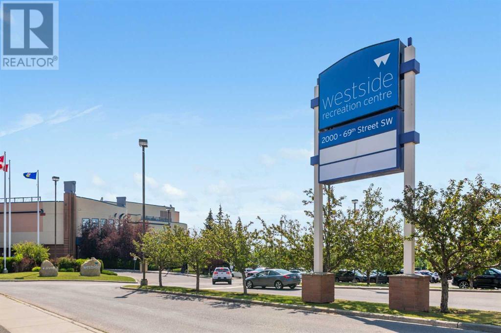 Single Family House for Sale in  Simcoe Place SW Signal Hill Calgary 